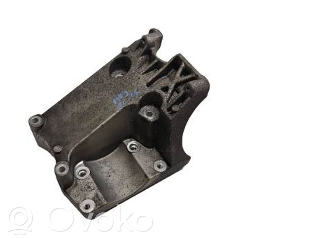 Ford Focus Engine mount bracket 