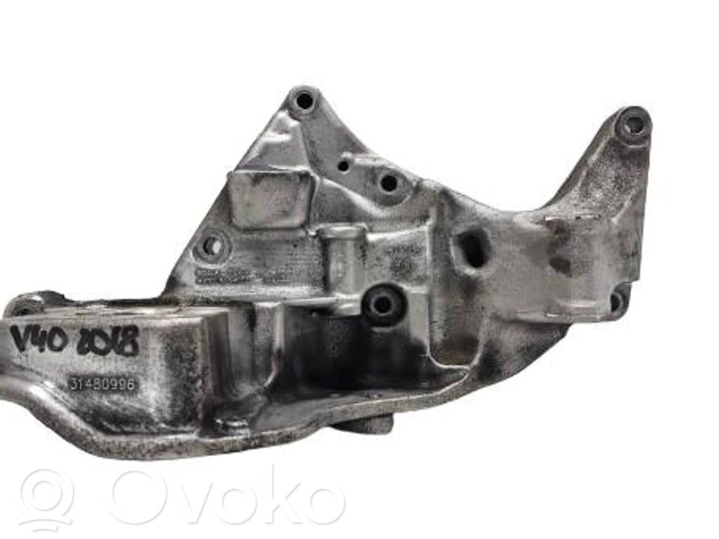 Volvo V40 Generator/alternator bracket 