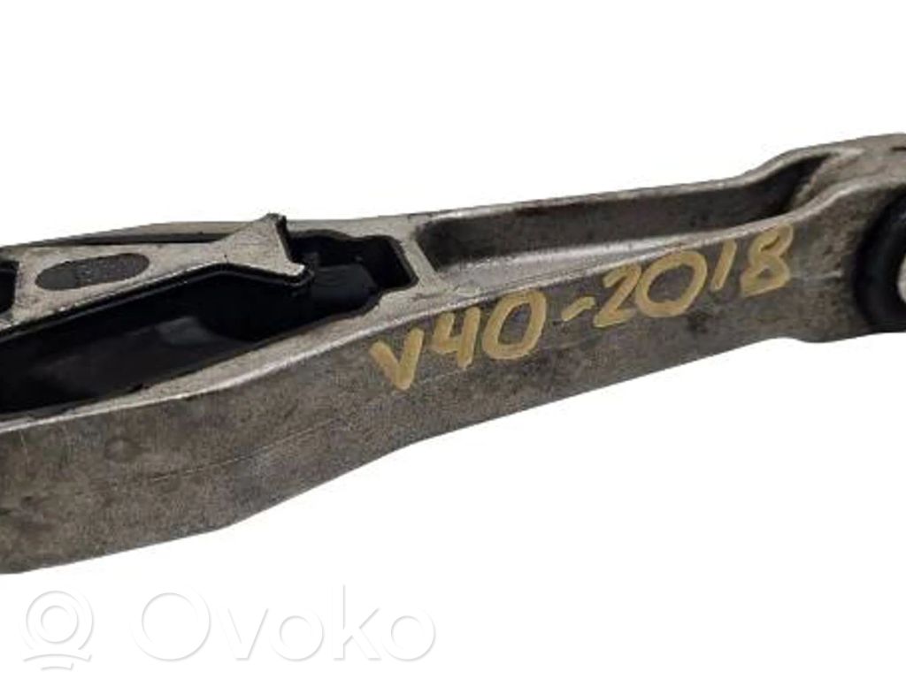Volvo V40 Engine mount bracket 