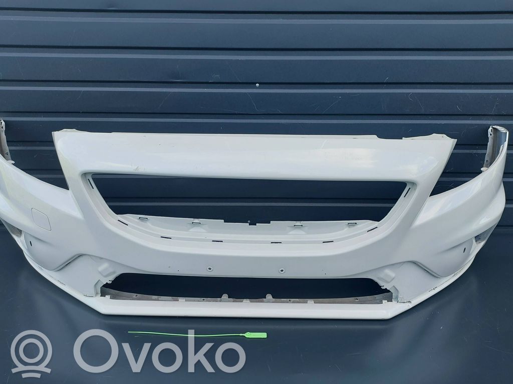 Volvo V40 Etupuskuri 