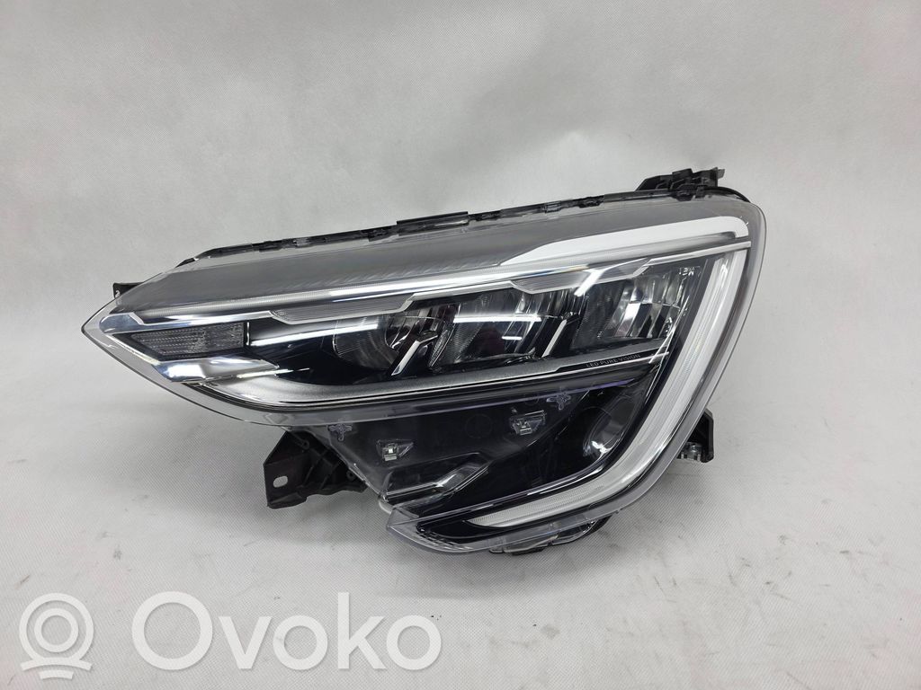 Renault Arkana Lampa przednia 