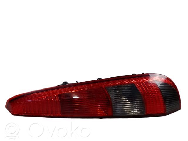 Lampa tylna   1324563,1324561,1324563,1404092,16310634,1805932,2212387,25640712,409064,42441507,4311952RLDUE,FD3404153,FD3404163,GP0647,GP0649