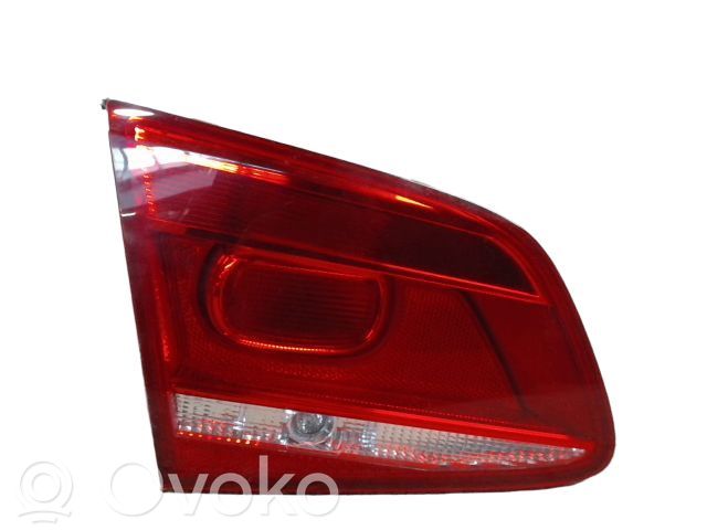 Volkswagen PASSAT B7 Lampy tylnej klapy bagażnika 