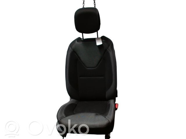 Renault Clio IV Etumatkustajan istuin 