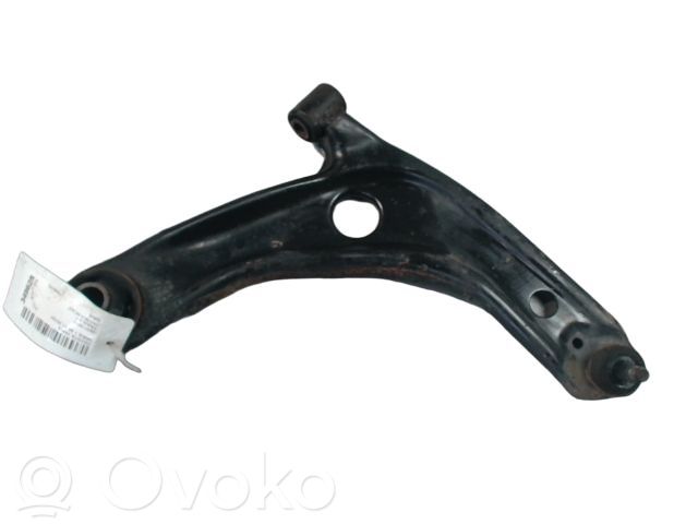 Toyota Yaris Dolny wahacz przedni 