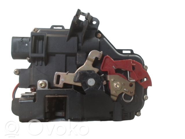 Priekšpusē slēdzene   8Z1837016E,8Z1837016E