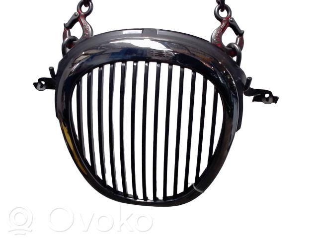 Jaguar S-Type Etupuskurin ylempi jäähdytinsäleikkö 