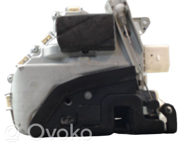 Priekšpusē slēdzene   8J1837015E,8J1837015E