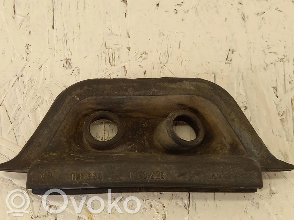 BMW 3 E36 Cita veida dzinēja nodalījuma detaļa 
