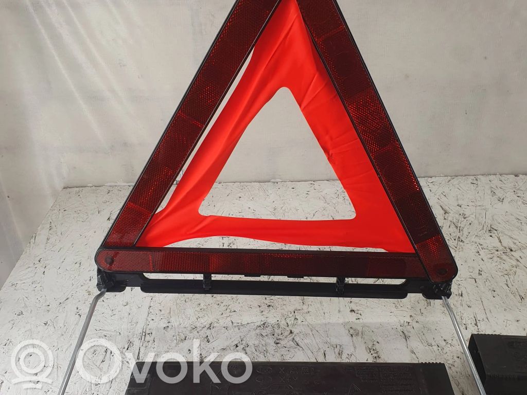 Triangle d'avertissement   27R03566