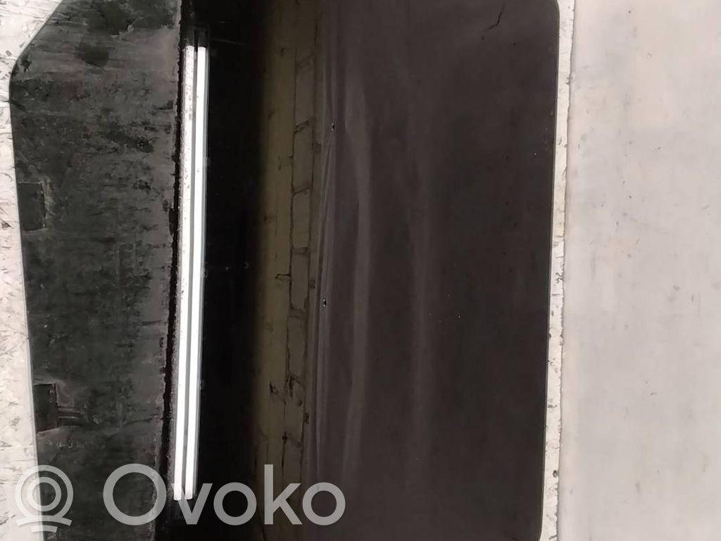 Jeep Grand Cherokee (WK) aizmugurējo durvju stikls 
