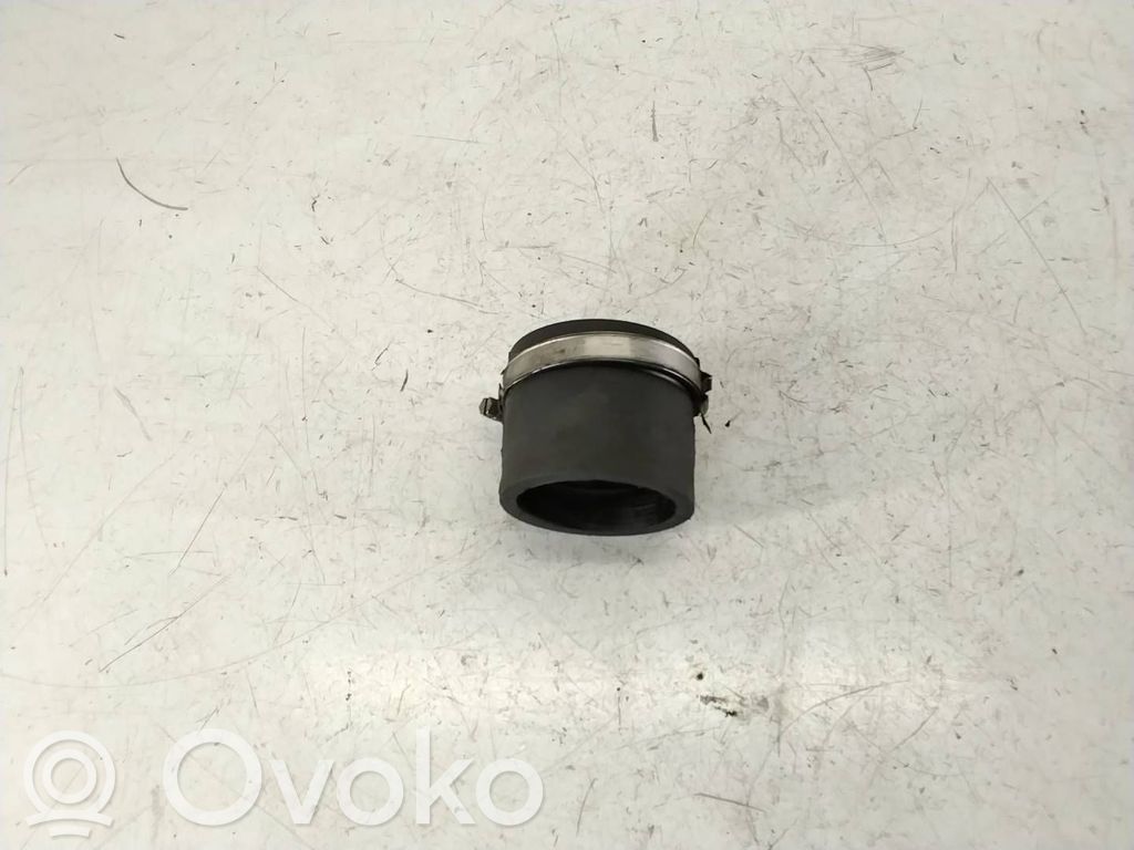 Volvo V70 Rura / Wąż dolotowy powietrza turbiny 