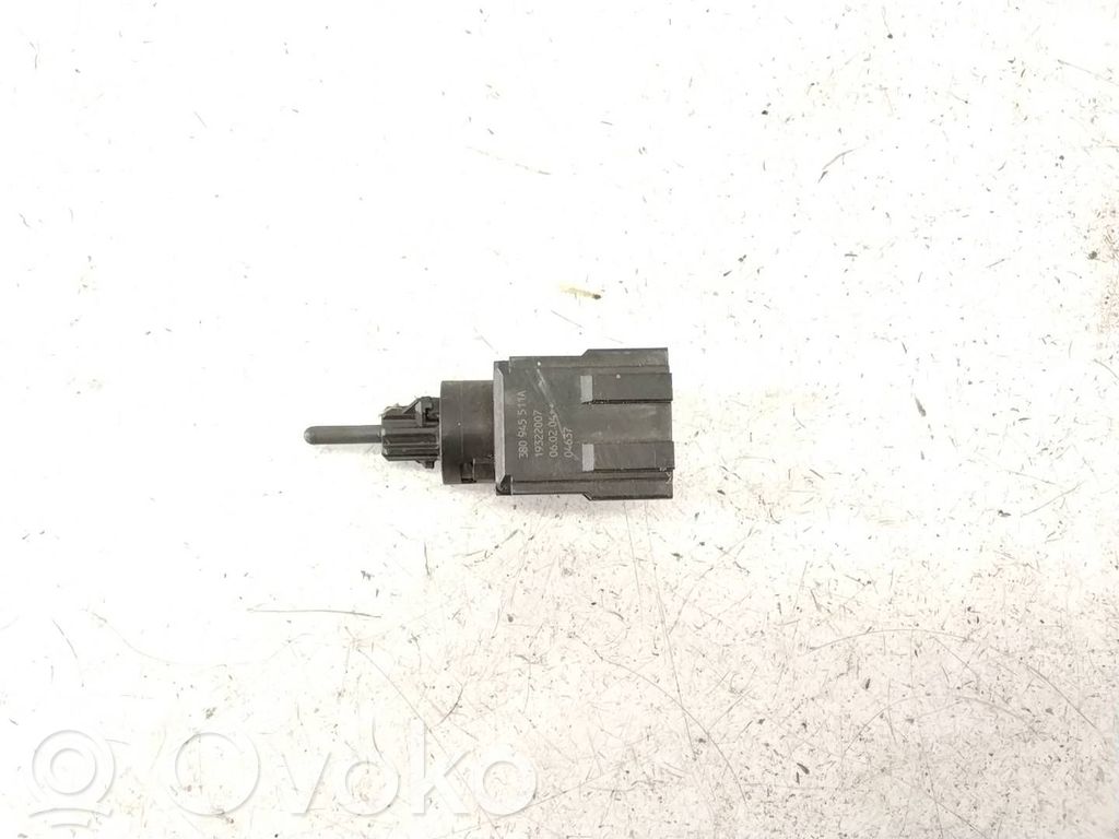 Volkswagen PASSAT B5 Interruttore del pedale del freno 