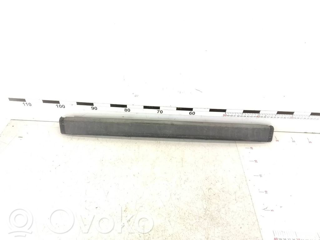 Volvo S70  V70  V70 XC Etupuskurin jakajan koristelista 