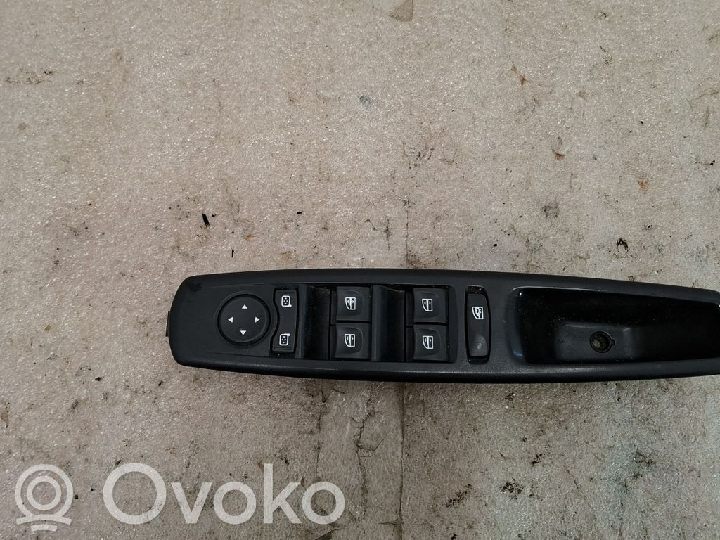 Renault Megane III Electric window control switch 