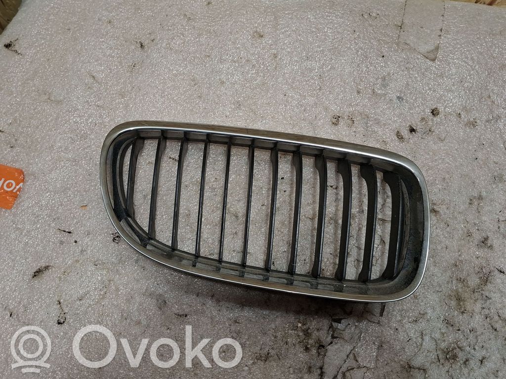 BMW 3 E90 E91 Grotelės priekinės 