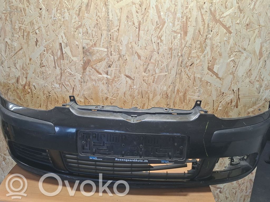 Volkswagen Golf V Parachoques delantero 