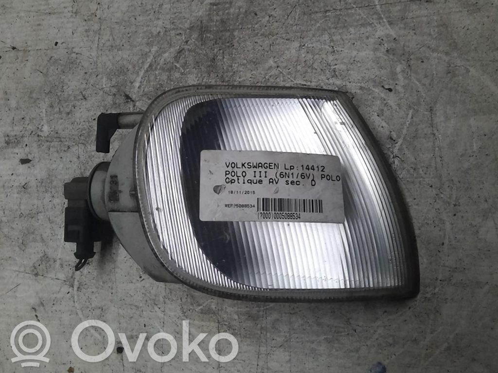 Volkswagen Polo III 6N 6N2 6NF Semnalizator bară față 