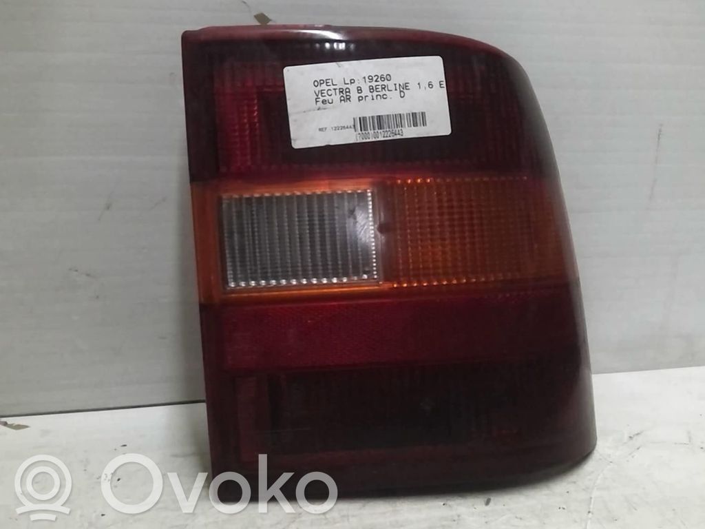 Opel Vectra A Feux arrière / postérieurs