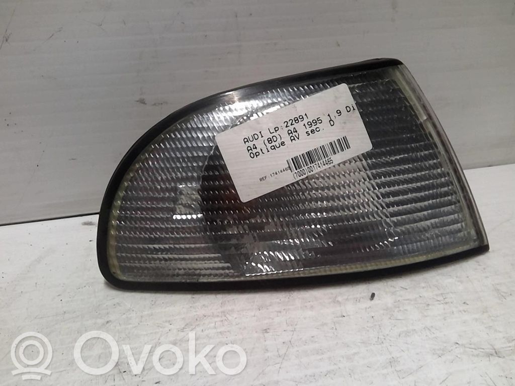 Audi A4 S4 B5 8D Semnalizator bară față 