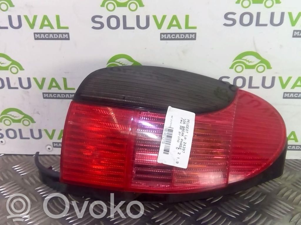 Peugeot 306 Lampă spate în caroserie 
