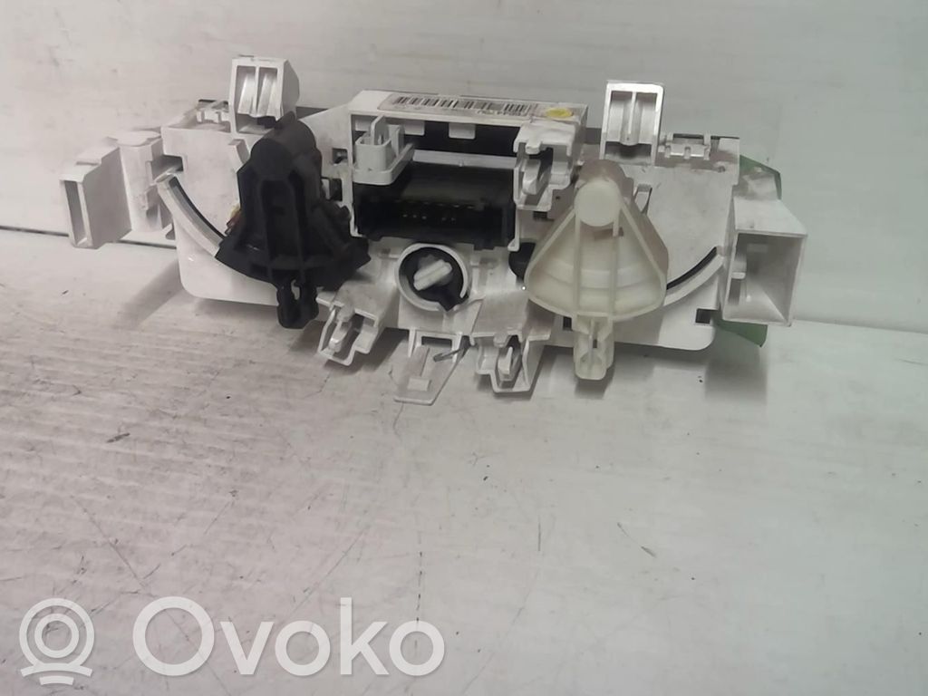 Peugeot 1007 Climate control unit 