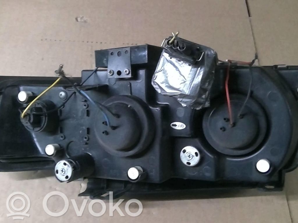Volkswagen PASSAT B5 Faro/fanale 