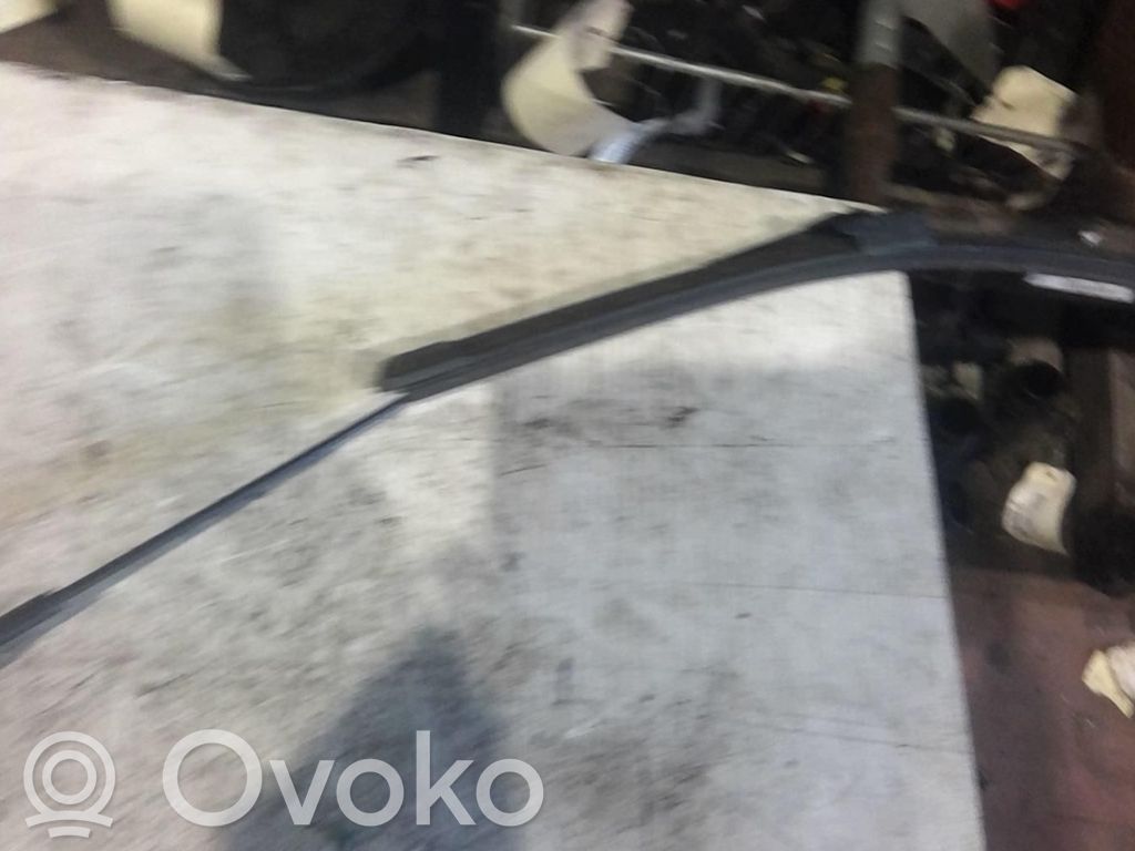 Ford C-MAX I Front wiper blade arm 