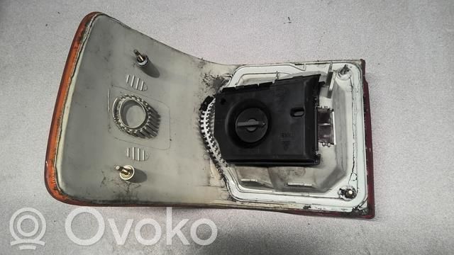Audi 80 90 B3 Aizmugurējais lukturis virsbūvē 