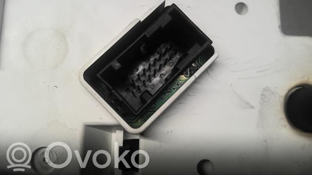 Speedometer (instrument cluster)   NT