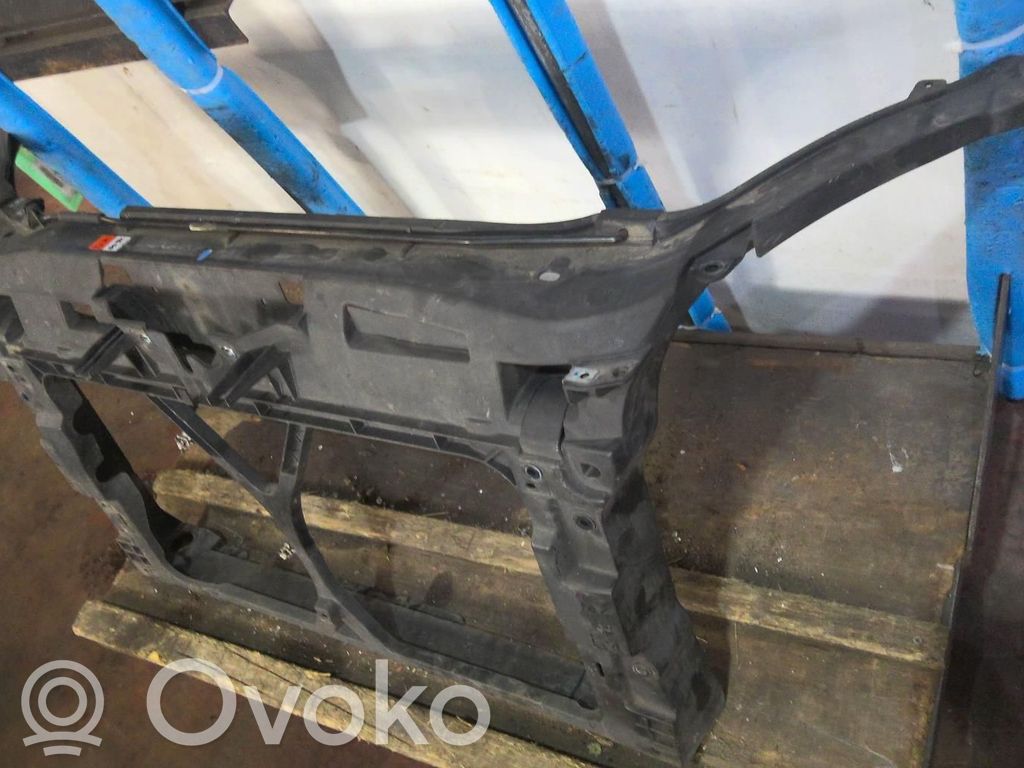 Mazda 5 Панель радиаторов 