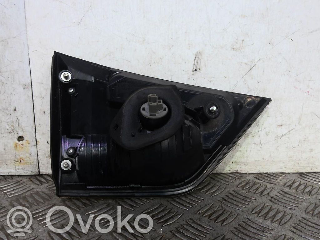 Mitsubishi Outlander Takaluukun takavalot 