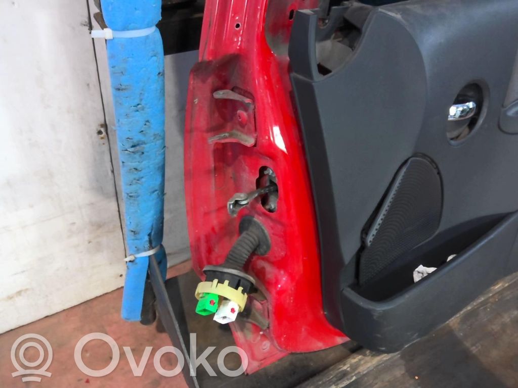 Priekinės durys   9004T0