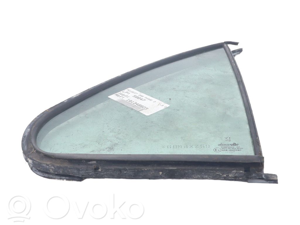 Peugeot 306 Ventanilla de ventilación de la puerta trasera 
