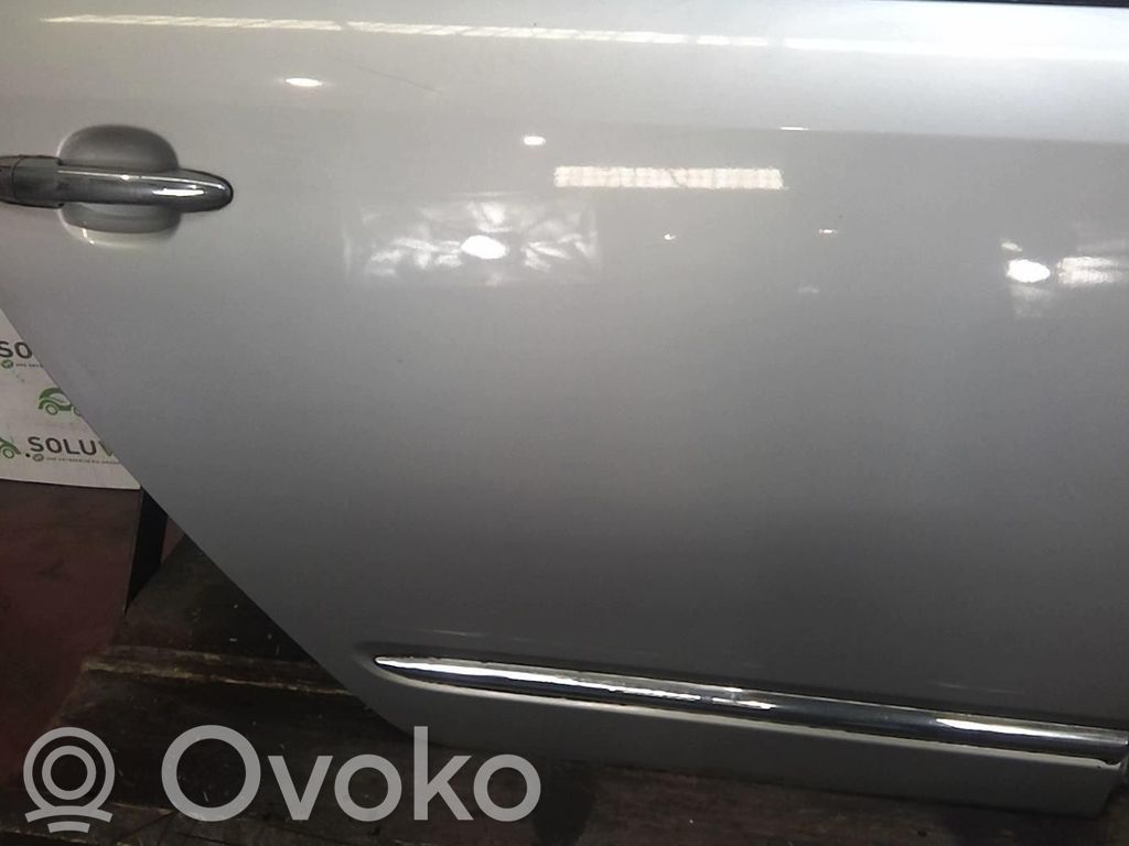 KIA Carens II Puerta trasera 