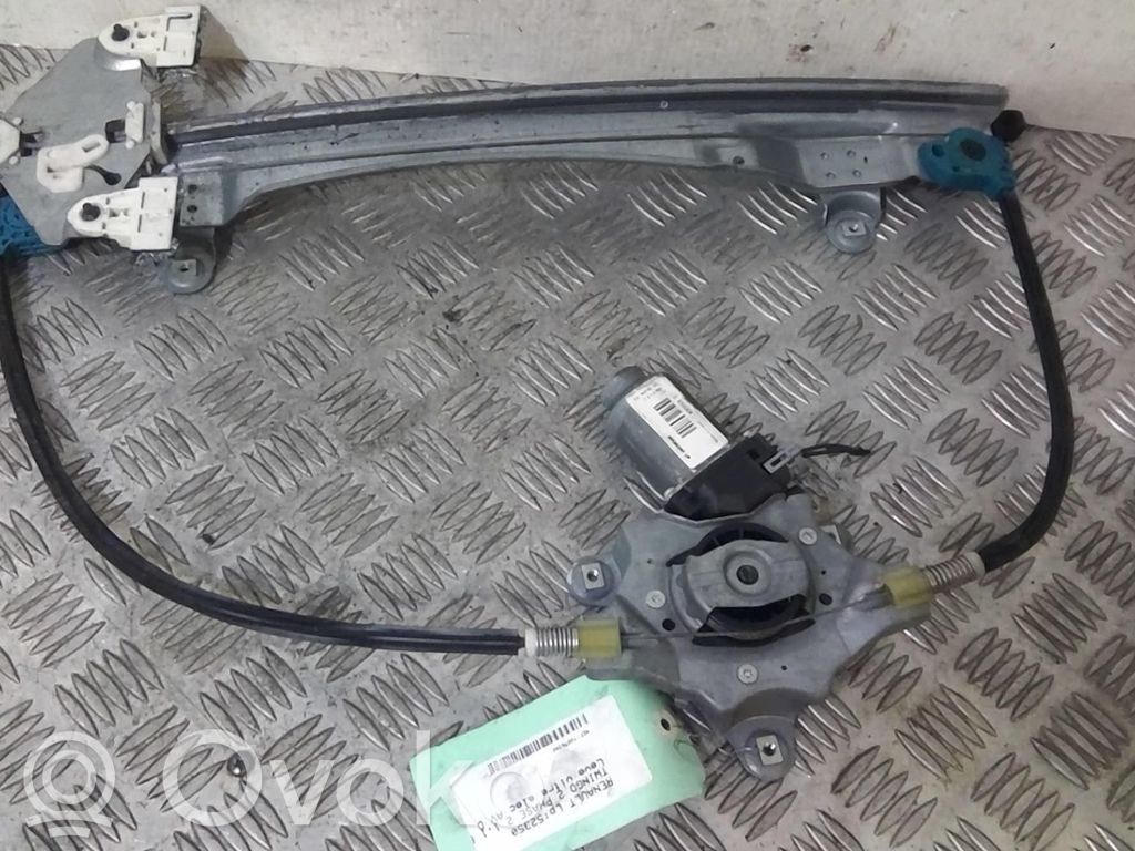 Renault Twingo II Macara ușă față cu motor 