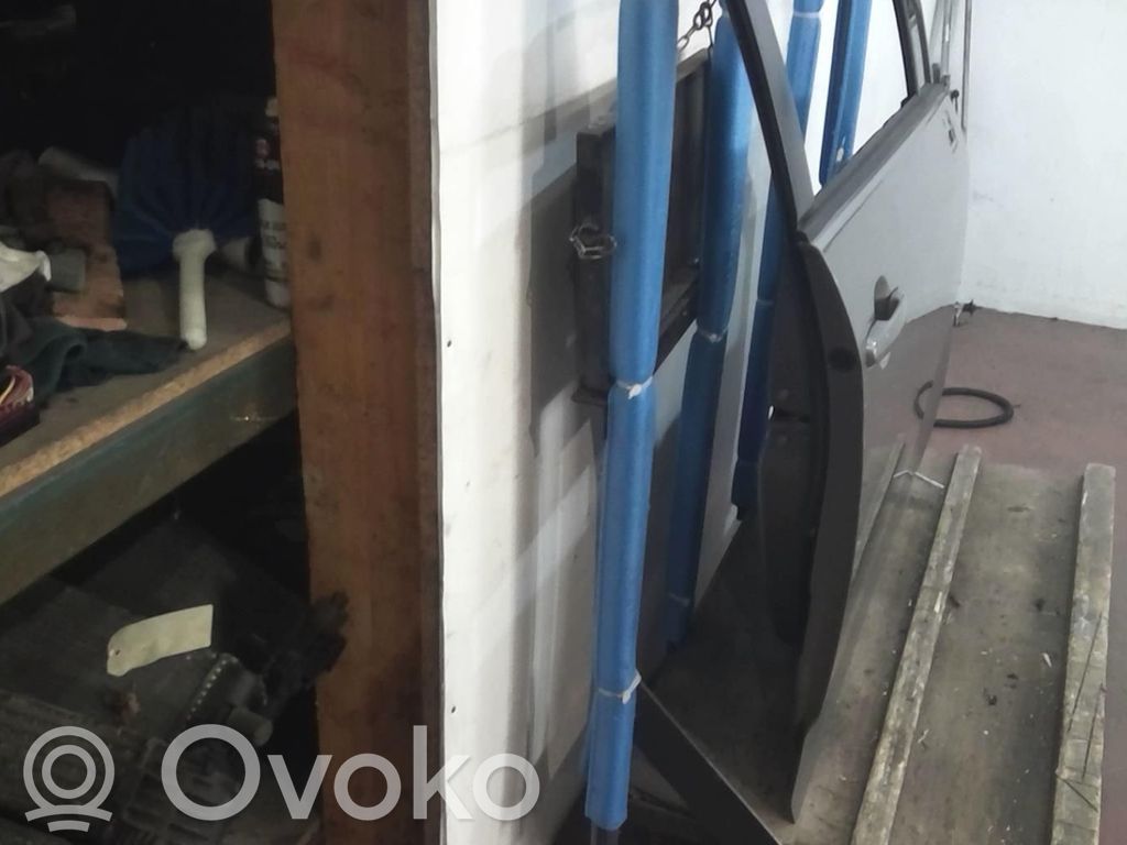 Toyota Corolla Verso AR10 Puerta delantera 