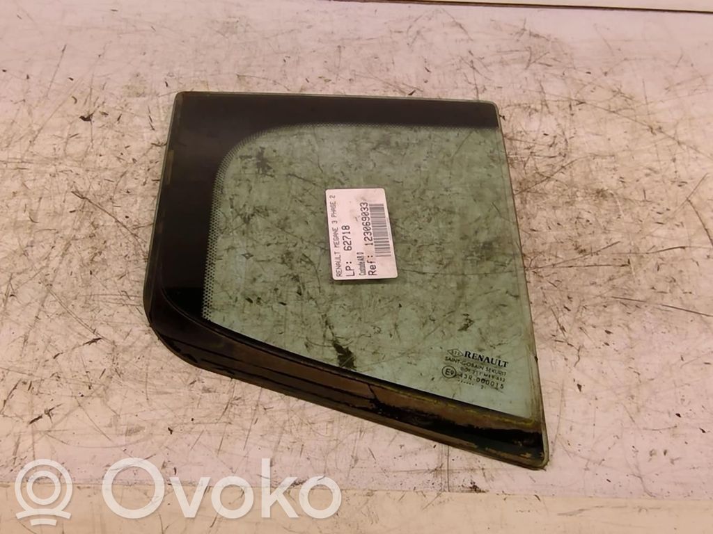 Renault Megane III Ventanilla de ventilación de la puerta trasera 