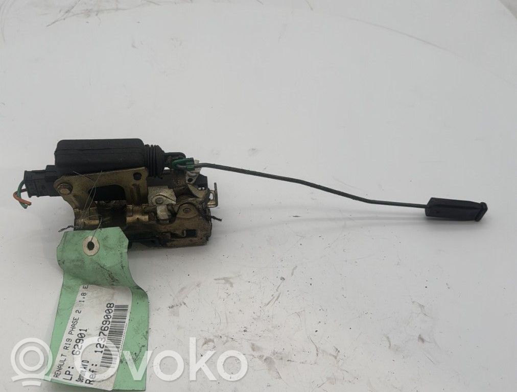 Priekšpusē slēdzene   7701470016