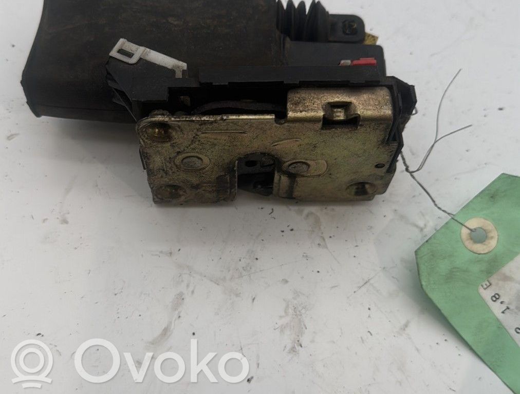Renault 19 Priekšpusē slēdzene 