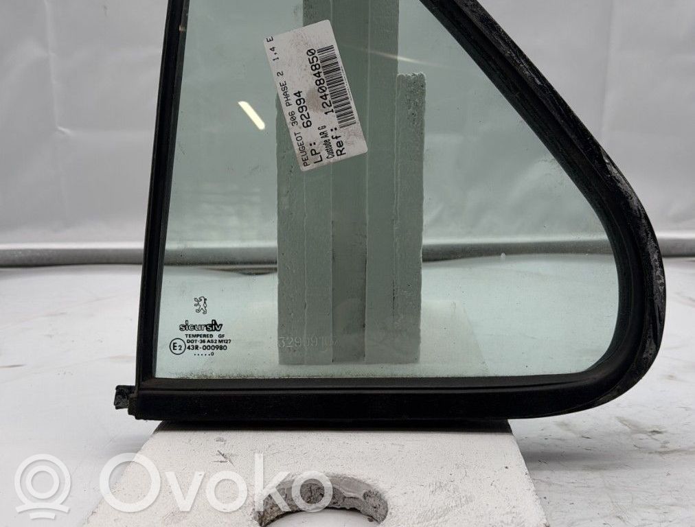 Peugeot 306 Ventanilla de ventilación de la puerta trasera 