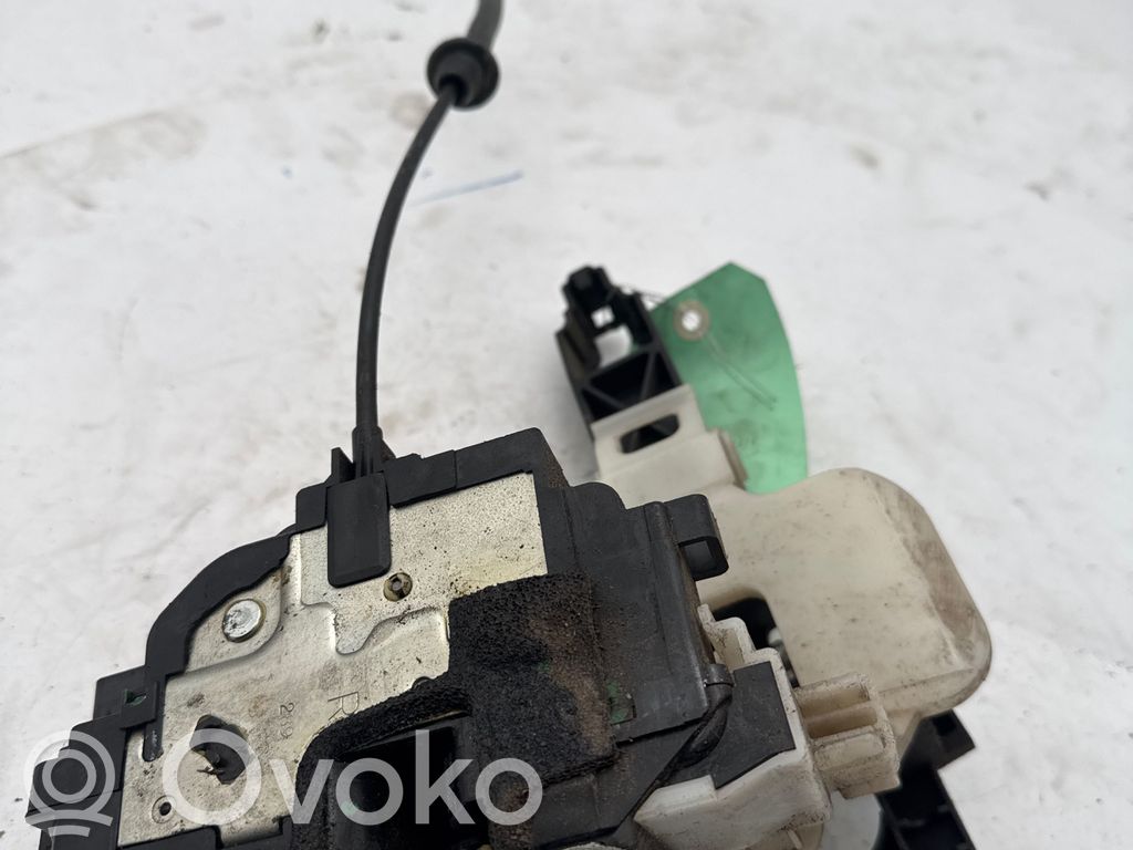 KIA Ceed Priekšpusē slēdzene 
