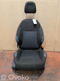 Peugeot 208 I Etumatkustajan istuin