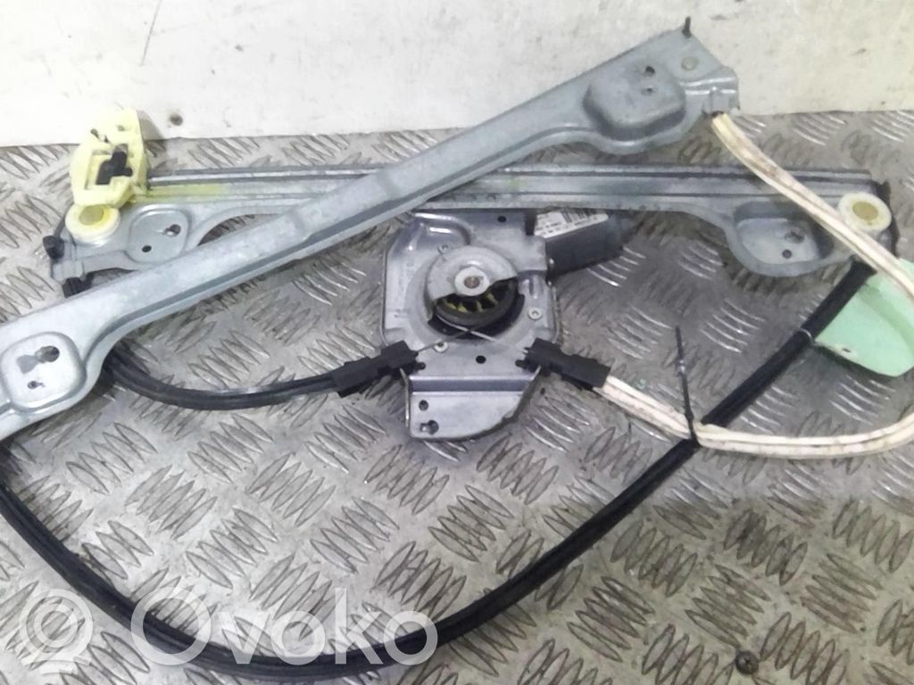 Peugeot 1007 Etuoven ikkunan nostin moottorilla 