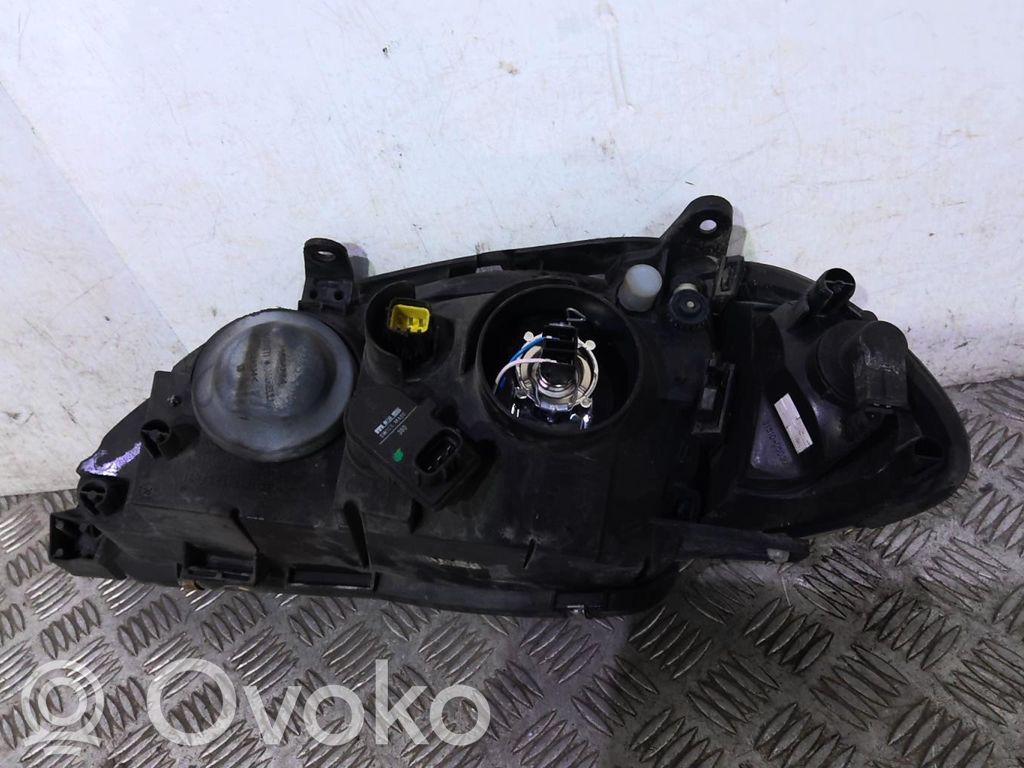 Toyota Avensis T220 Phare frontale 