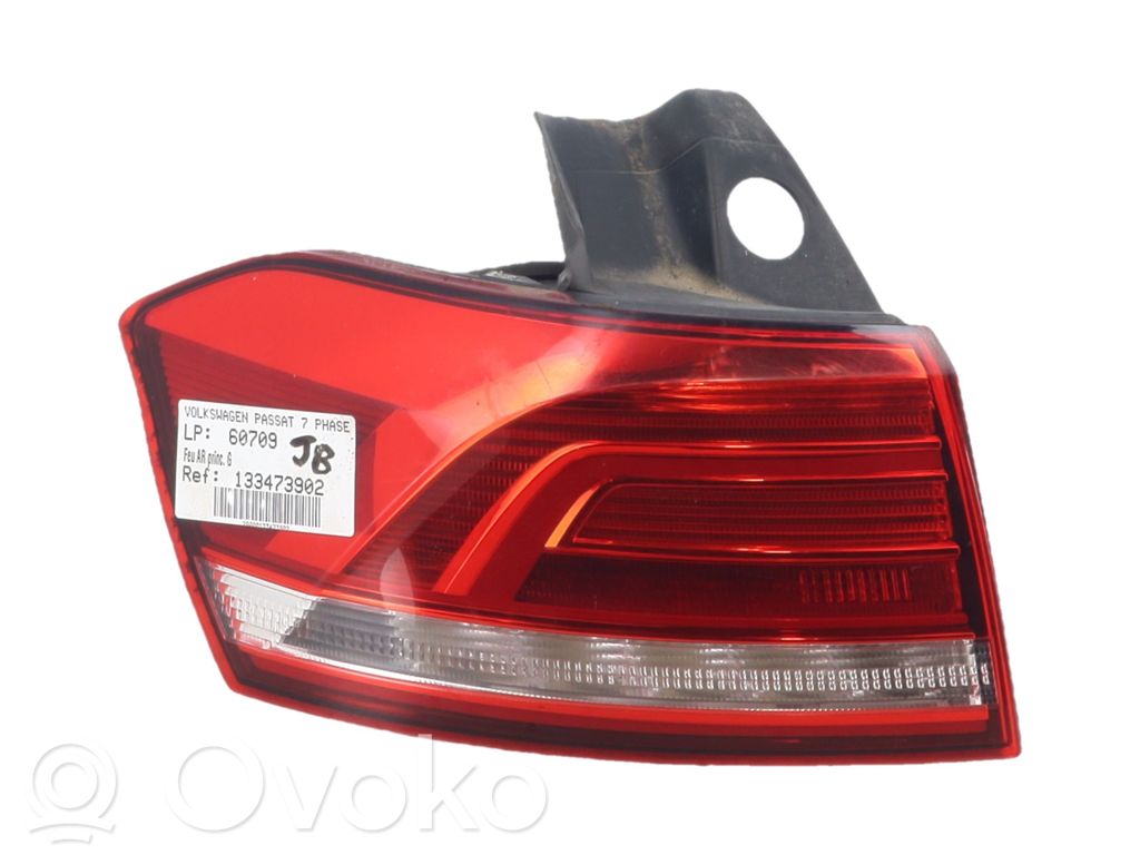 Volkswagen PASSAT B8 Luz trasera/de freno