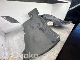 Renault Megane III Nadkole przednie 