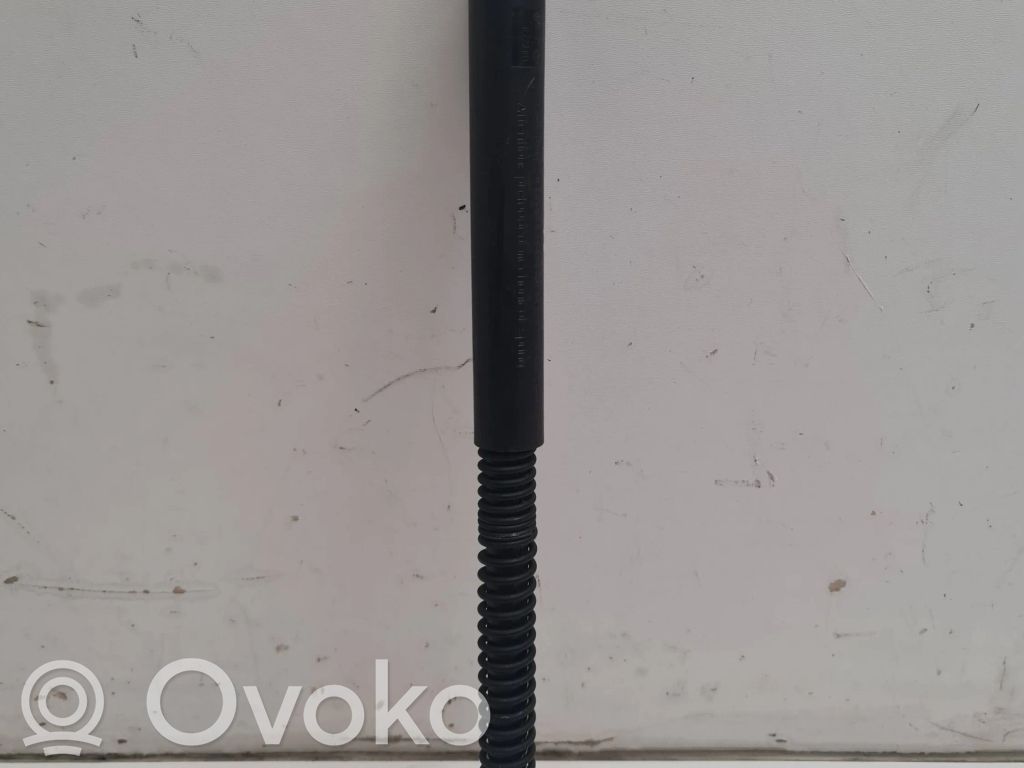 BMW 7 E65 E66 Tailgate/trunk strut/damper 
