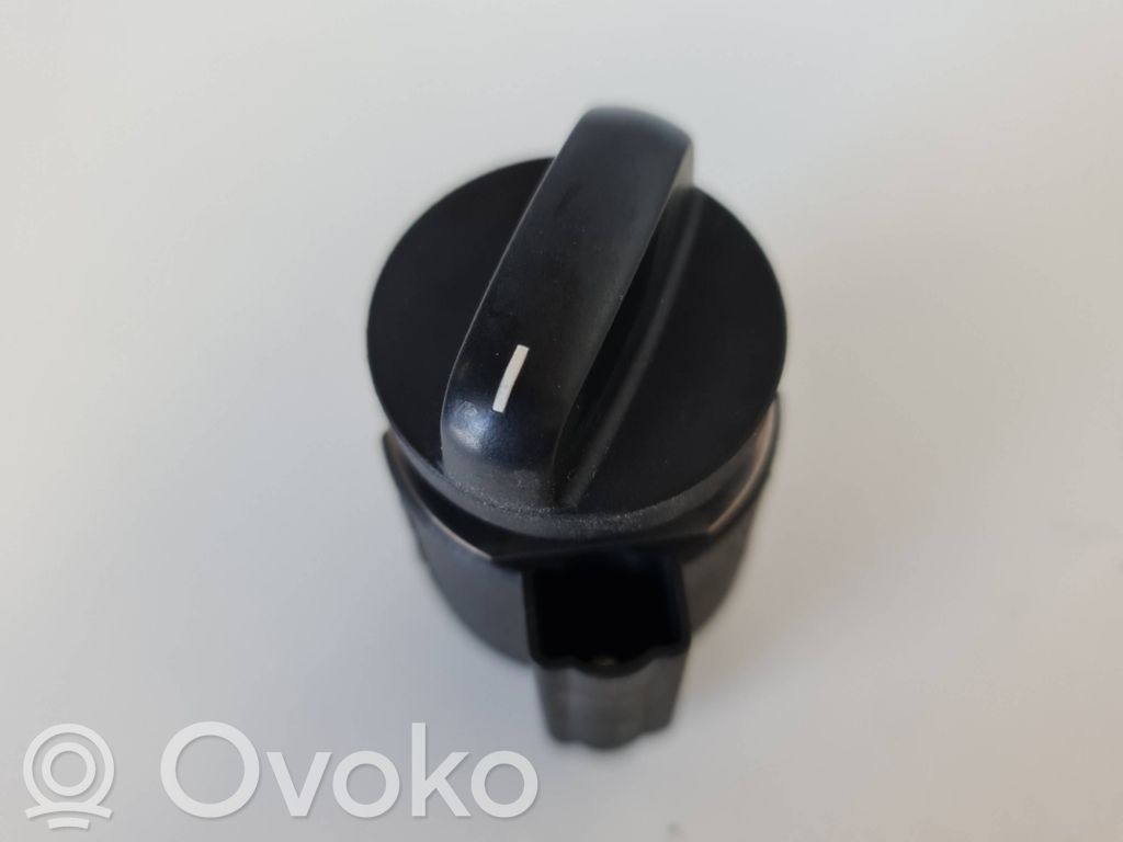 Lukturu slēdzis   530893,549391011