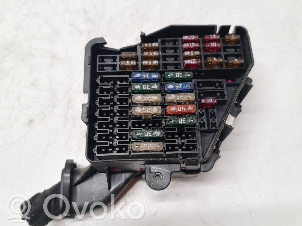 Audi A6 S6 C6 4F Fuse module 